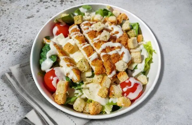 Recette Salade Caesar au poulet croustillant