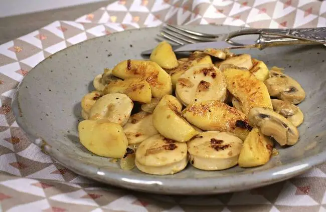 Recette Poêlée de boudin blanc, pommes, châtaignes et champignons (SG), plaisir de cuisiner au quotidien.