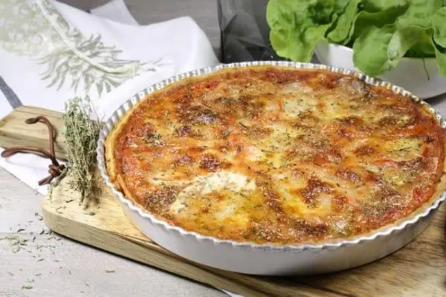 Recette Tarte tomate, pesto et mozzarella - Salade verte