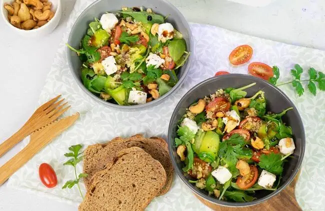 Recette Salade de quinoa aux courgettes, feta et herbes (SG), plaisir de cuisiner au quotidien.