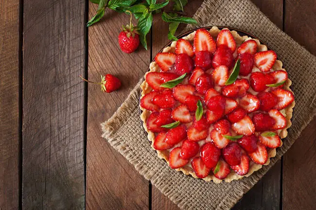 Recette Tarte aux fraises au mascarpone, basilic, citron vert, plaisir de cuisiner au quotidien.