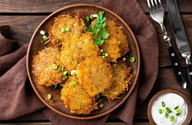 Recette Paillassons de pommes de terre et topinambours - Crème de betterave (SG), plaisir de cuisiner au quotidien.