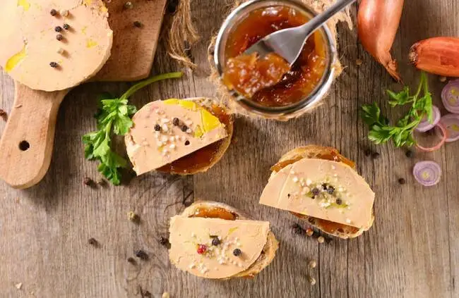 Recette Foie gras de canard, confit de figues, bouquet de mâche