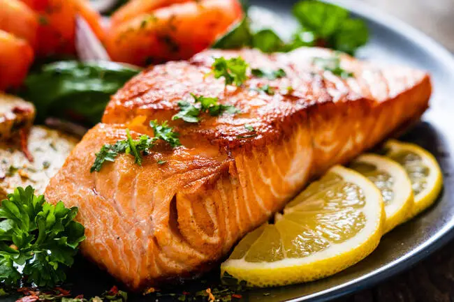Recette Pavés de saumon au sirop d’érable, légumes poêlés, plaisir de cuisiner au quotidien.