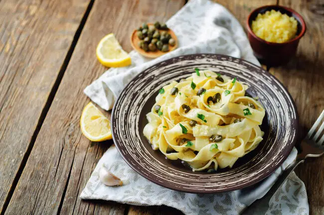 Recette Tagliatelles à la sicilienne citron et câpres - carottes râpées, plaisir de cuisiner au quotidien.