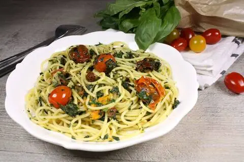 Recette de Spaghettis gremolata aux deux tomates