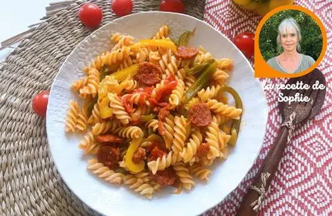 Recette de One-pot-pasta au chorizo et aux légumes du soleil par Sophie