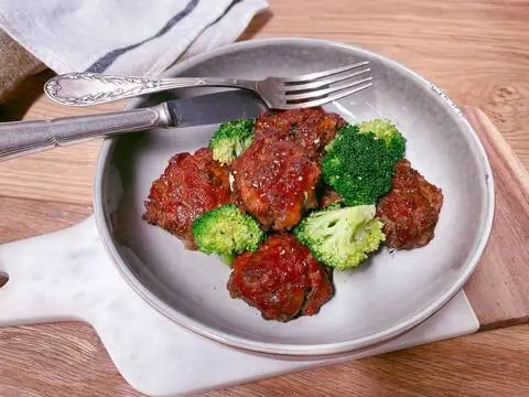 Recette de Boulettes de meatloaf façon R&C, brocolis