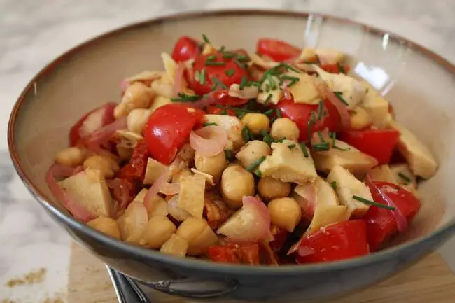 Recette Salade bowl à l’orientale pois chiches et thon - Radis (SG)