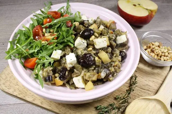 Recette Buddha bowl méditerranéen aubergines, feta, plaisir de cuisiner au quotidien.