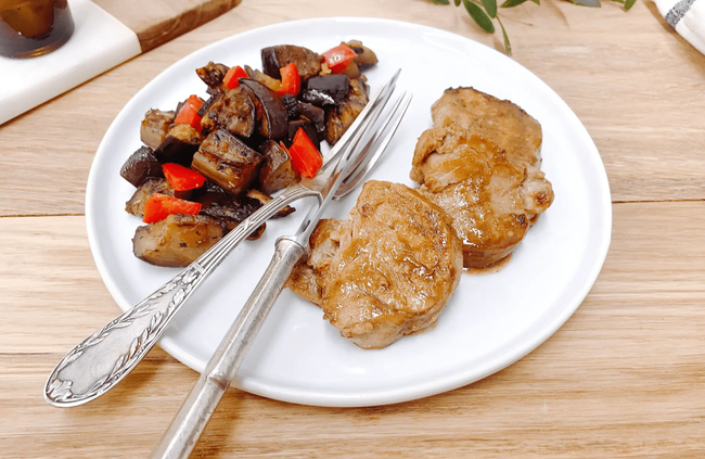 Recette Filet mignon de porc au sirop d'érable et fondue d'aubergines-tomates, plaisir de cuisiner au quotidien.