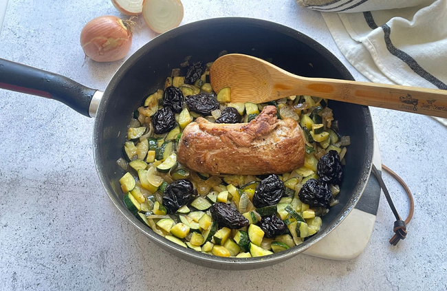 Recette Filet mignon mijoté aux pruneaux et courgettes, plaisir de cuisiner au quotidien.