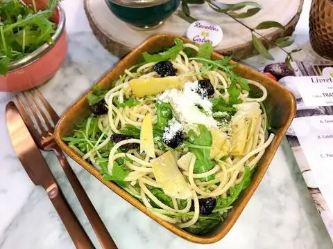 Recette de Spaghettis aux artichauts grillés et aux olives