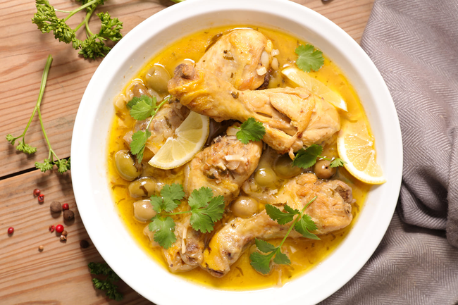 Recette Tajine de poulet aux citrons confits, semoule de couscous, plaisir de cuisiner au quotidien.