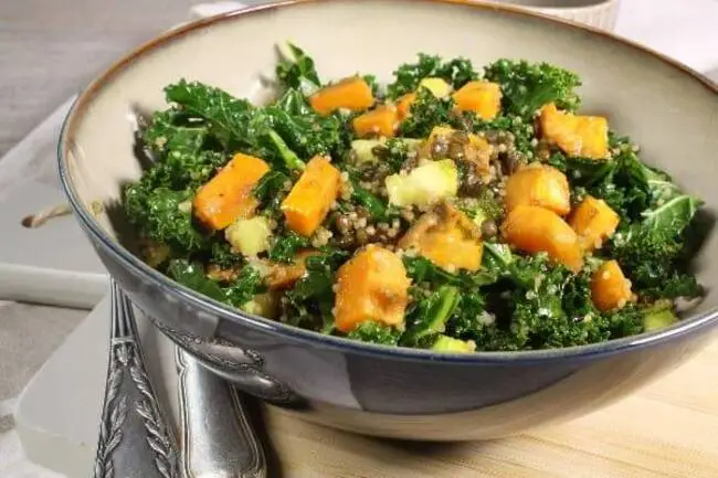 Recette Salade tiède lentilles, quinoa, patate douce et légumes verts (SG)