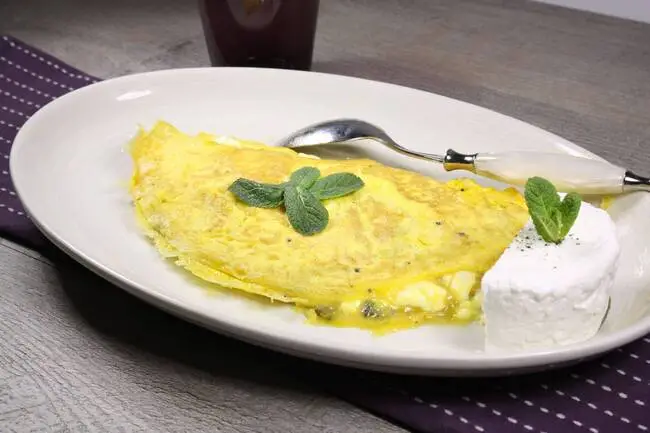 Recette Omelette à la menthe et au chèvre, mâche (SG), plaisir de cuisiner au quotidien.
