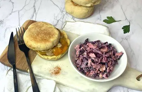 Recette de Muffin-burger cantal,champignon et mayo épicée, coleslow