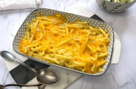 Recette de Gratin de macaroni au cheddar - Avocats