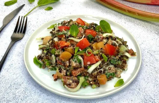 Recette Salade de lentilles, yaourt à la menthe et pickles de rhubarbe - rillettes de sardines
