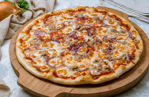 Recette de Pizza au thon-mozzarella, salade verte