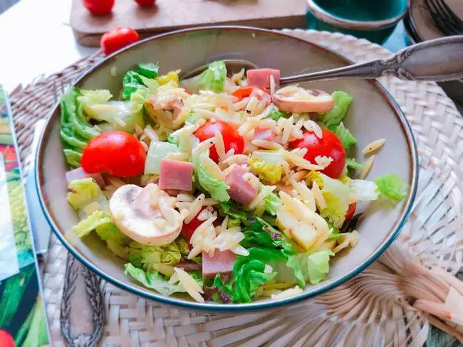 Recette Salade de risones au jambon et au cantal, plaisir de cuisiner au quotidien.